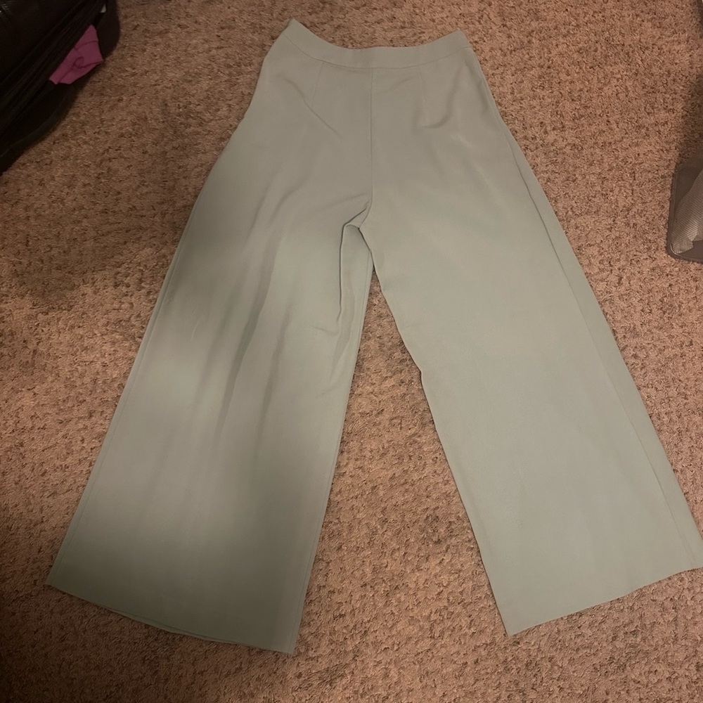 DO+BE Green Wide Leg Pants for Versatile Elegance